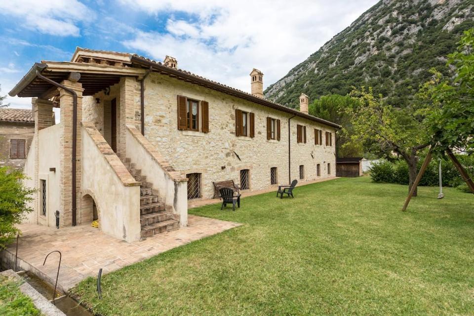 Casa Ridente Nella Valle Del Menotre Con Giardino Pale Exterior foto