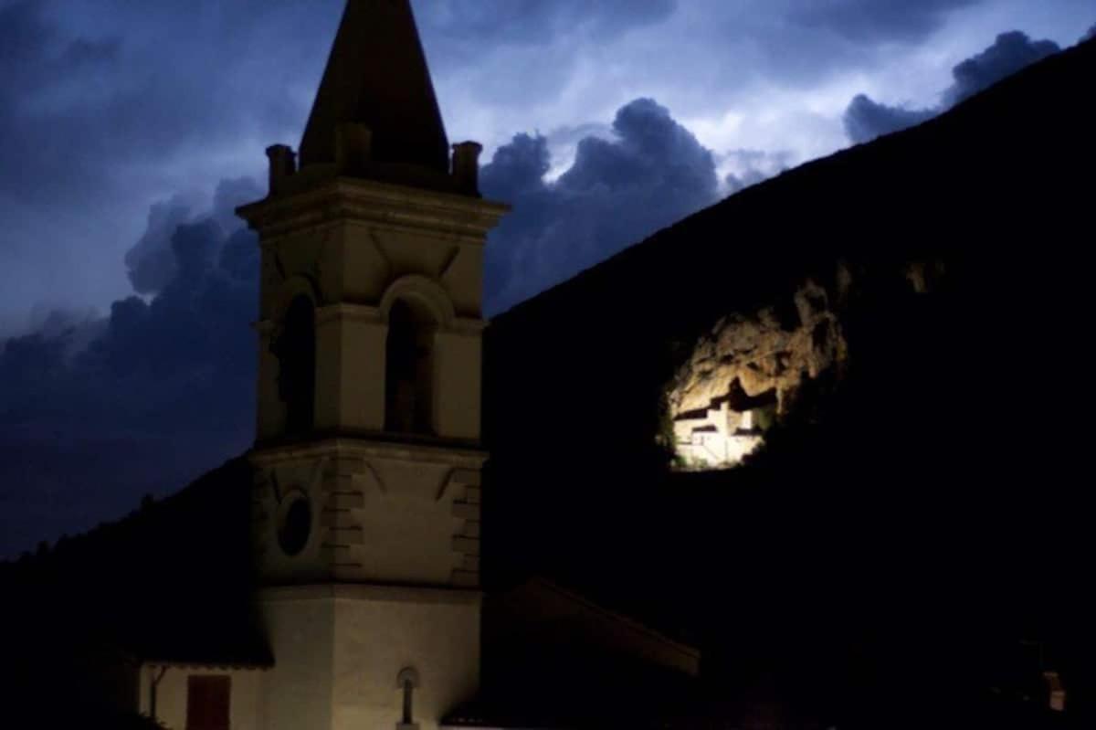 Casa Ridente Nella Valle Del Menotre Con Giardino Pale Exterior foto