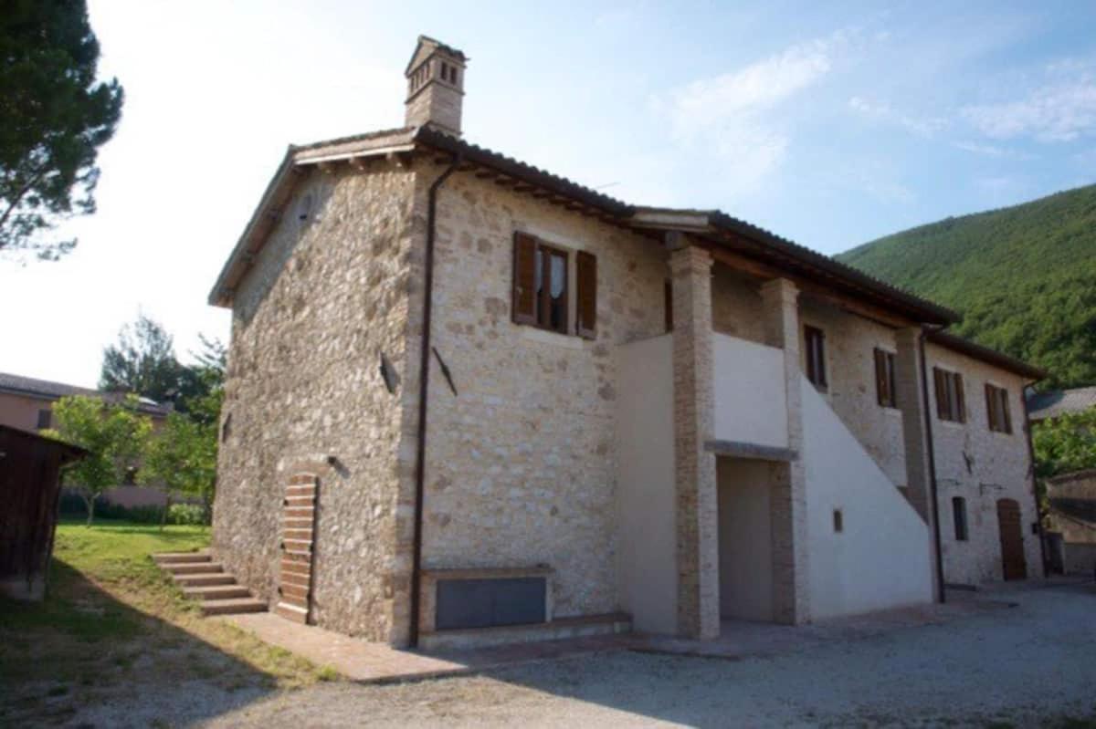 Casa Ridente Nella Valle Del Menotre Con Giardino Pale Exterior foto